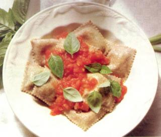 Bild von Vollkorn-Ravioli mit Mozzarella-Basilikum-Füllung